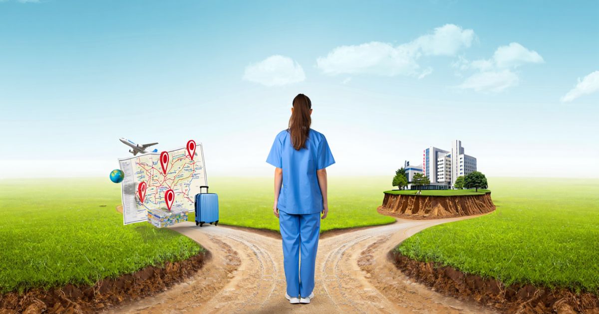 travel nurse vs registered nurse